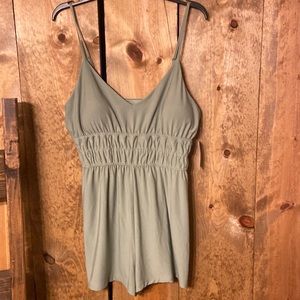 NWT So Deep V Chinch Romper in Erin Jade